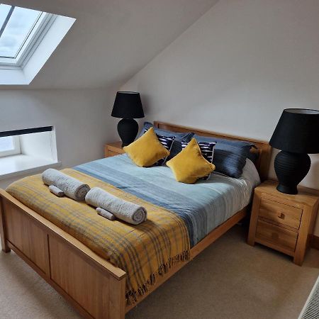 Telford Escape Apartment Elgin Bagian luar foto
