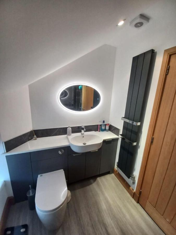 Telford Escape Apartment Elgin Bagian luar foto